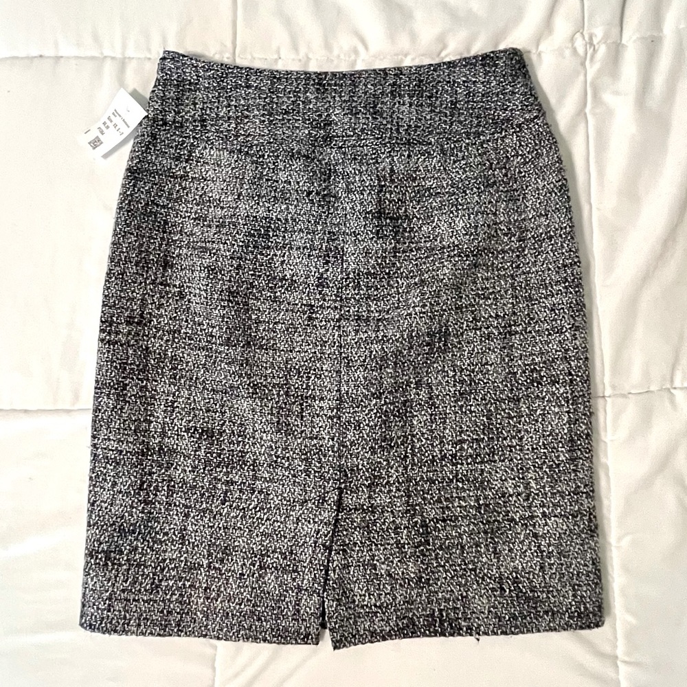 Beautiful Ann Taylor Boucle Skirt Size 0